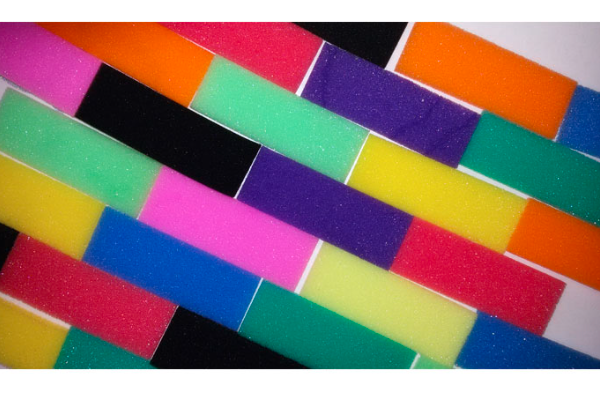 Aplicación de pasta colorante en poliuretano.
