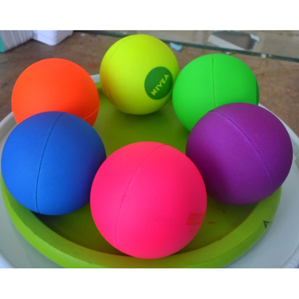 Características de la pintura de juguete de PU.